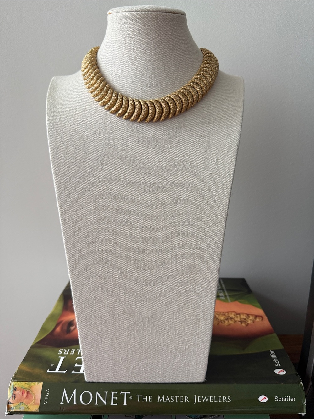 Monet Rare Vintage Double Signed 80’s Gold Plated Textured Collar Necklace.